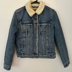 Sherpa lined Levi’s Jean jacket size small
